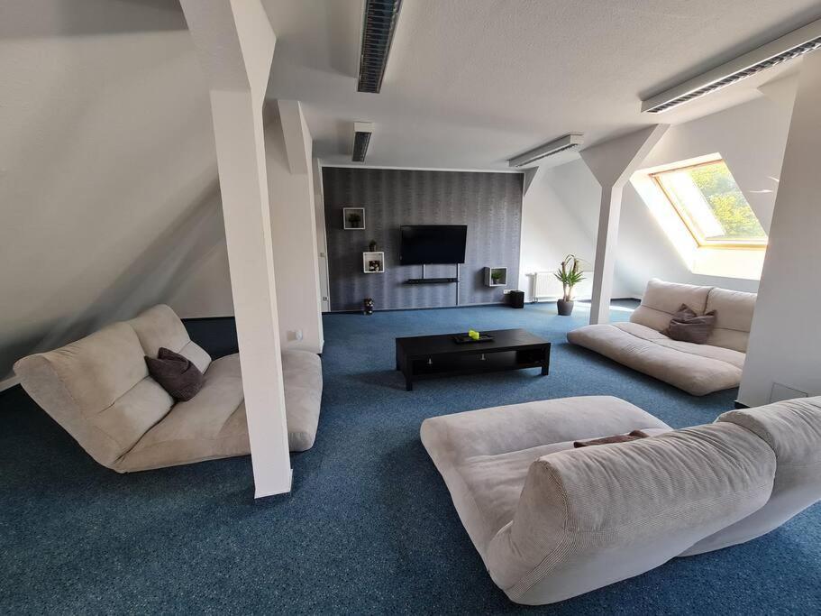 רוסטוק 6 Bedroom Private Apartment & Lounge מראה חיצוני תמונה
