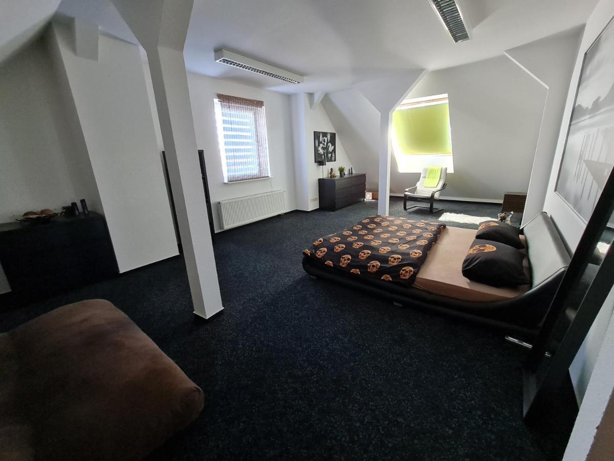 רוסטוק 6 Bedroom Private Apartment & Lounge מראה חיצוני תמונה