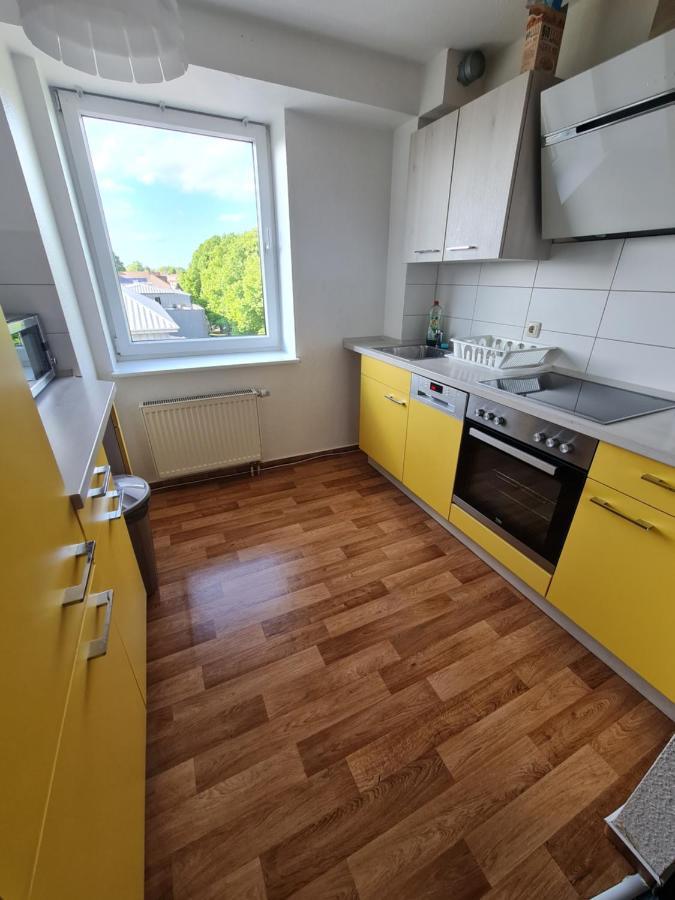 רוסטוק 6 Bedroom Private Apartment & Lounge מראה חיצוני תמונה