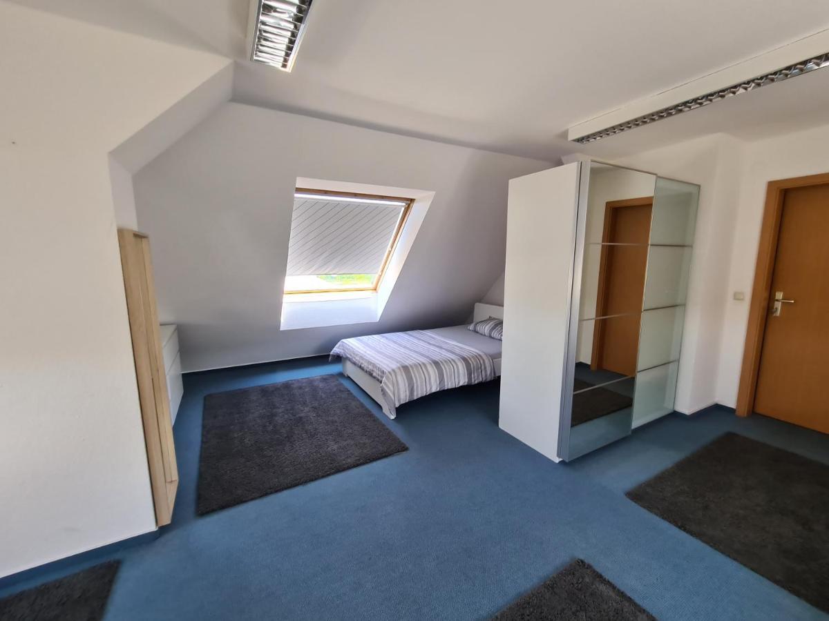 רוסטוק 6 Bedroom Private Apartment & Lounge מראה חיצוני תמונה