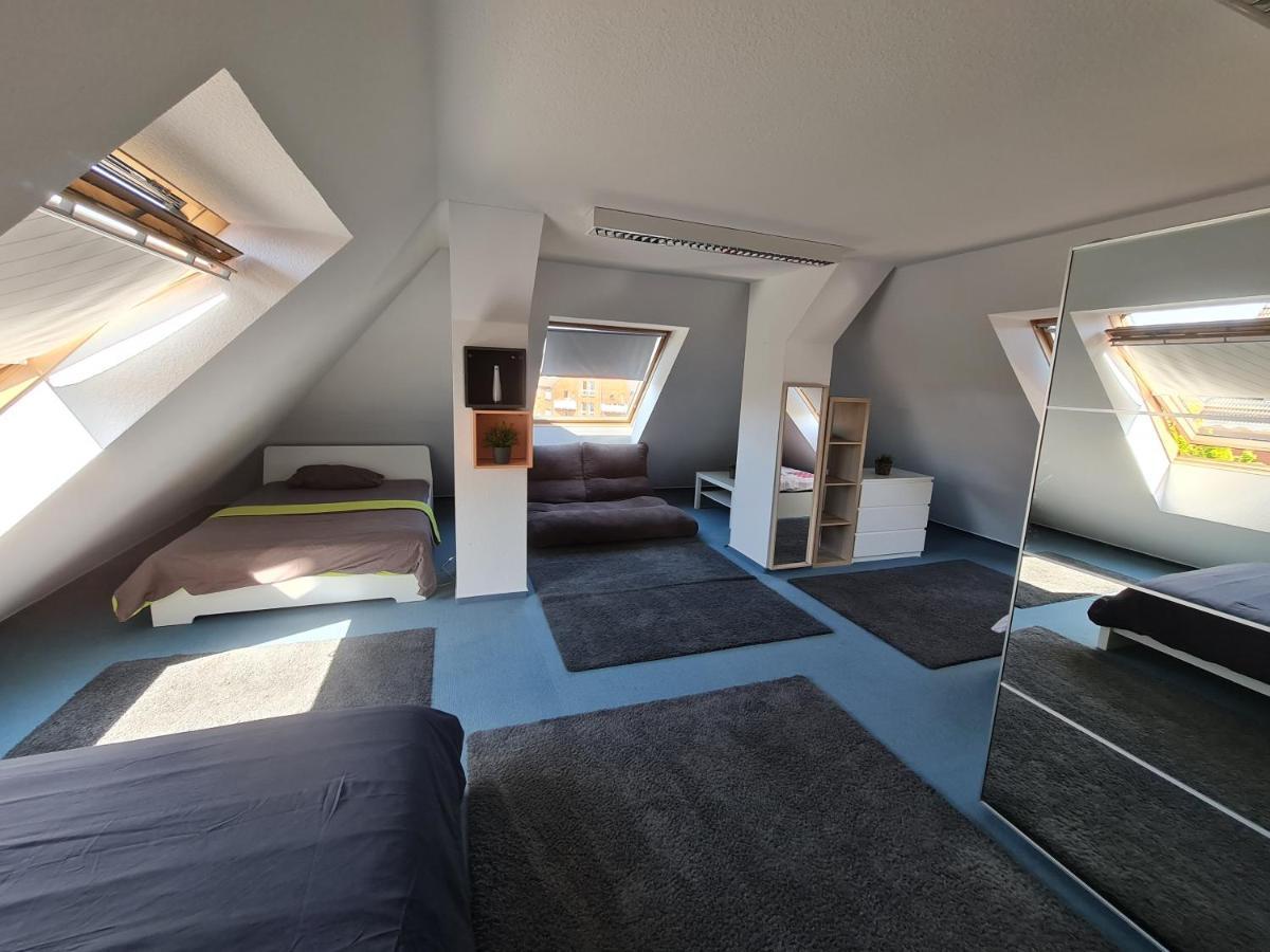 רוסטוק 6 Bedroom Private Apartment & Lounge מראה חיצוני תמונה