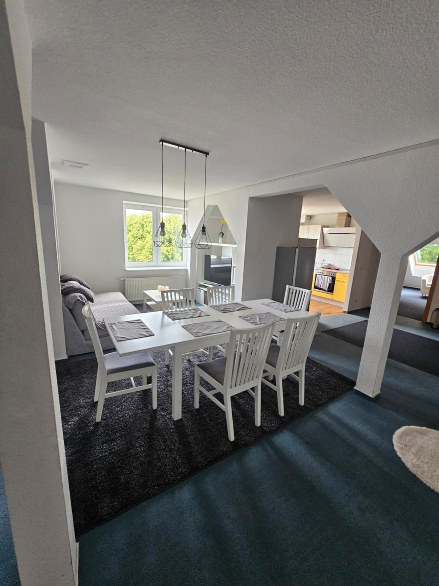 רוסטוק 6 Bedroom Private Apartment & Lounge מראה חיצוני תמונה